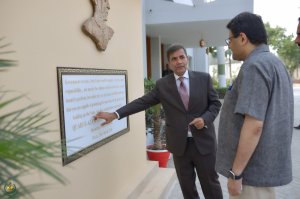 Dr. Syed Saif Ur Rehman PAS, TI showcasing a stele dedicated to the father of the nation, highlighting his words.