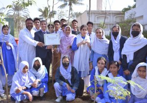 A Group Picture to planted a tree.